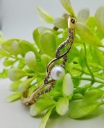 Graceful Adjustable Bracelet with Dazzling Pearl Accent