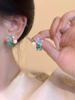 Crystal Flower Korean Earrings – Elegant Floral Design